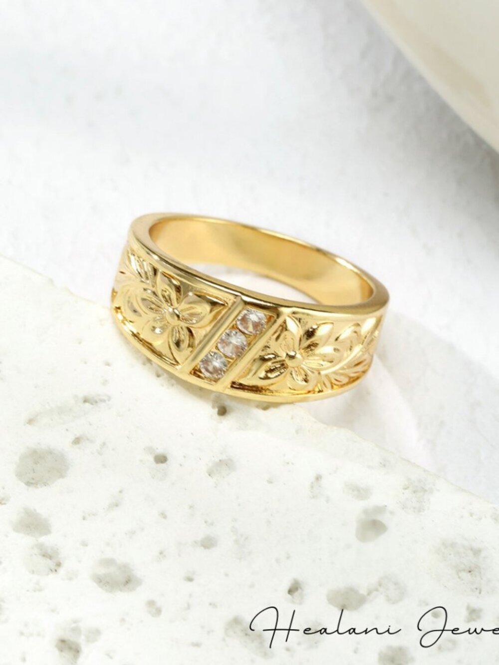 Hawaiian heirloom cz band ring
